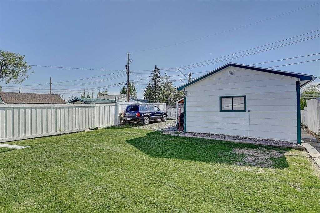 9915 99 Street  - Photo 22