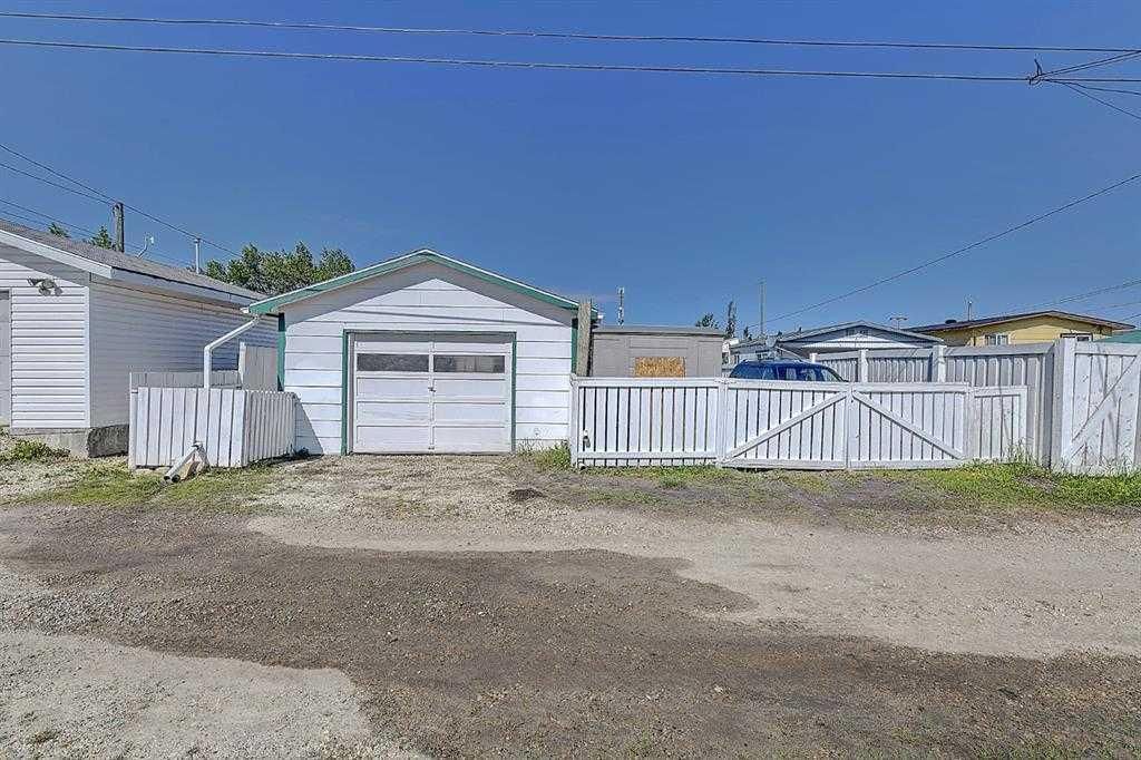9915 99 Street  - Photo 23