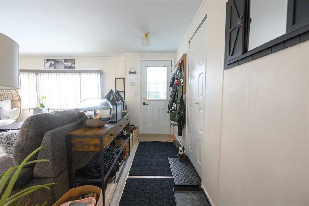 9915 99 Street  - Photo 4