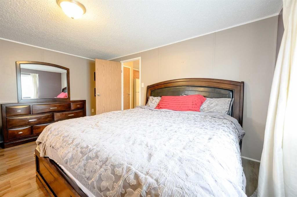 8829 90 Avenue  - Photo 12