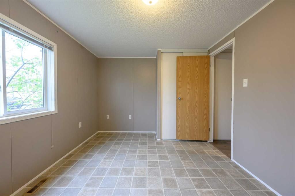 8829 90 Avenue  - Photo 22