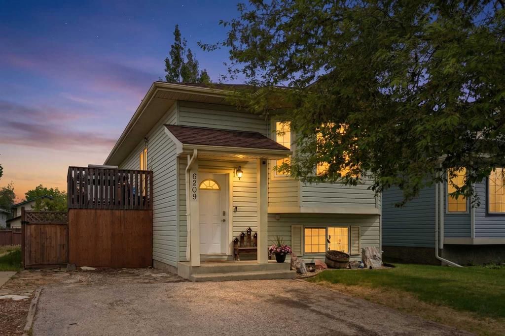 6209 90 Street - Photo 1