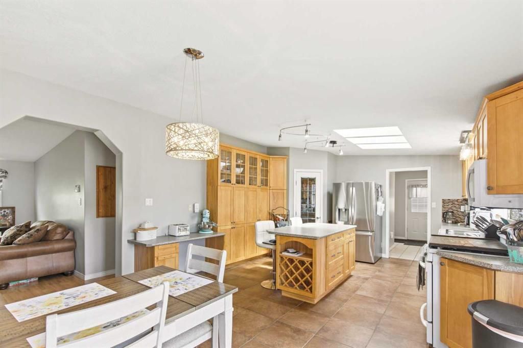 593 Stewart Street  - Photo 4