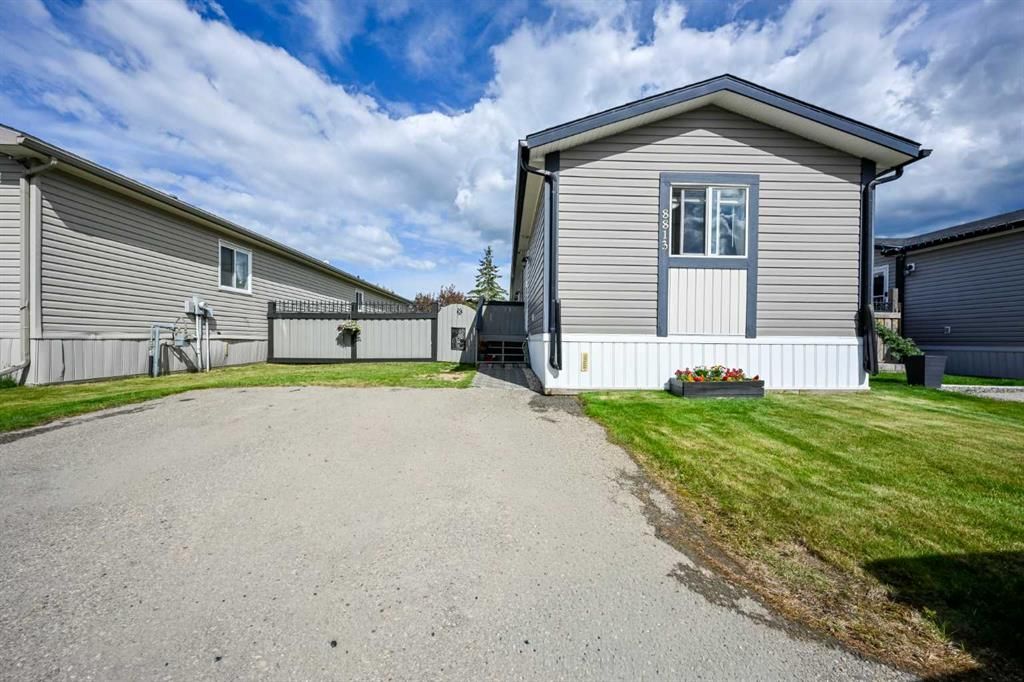 8813 88C Street  - Photo 2