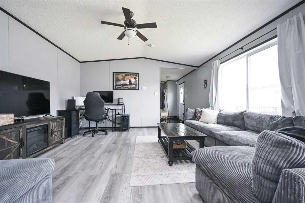 8813 88C Street  - Photo 5