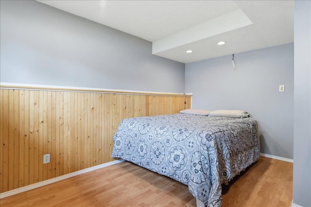 9721 75 Avenue  - Photo 32