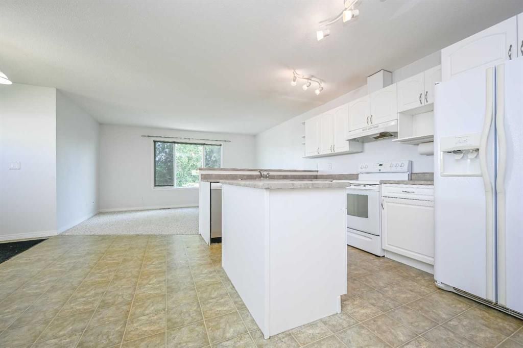 9627 91 Street  - Photo 5