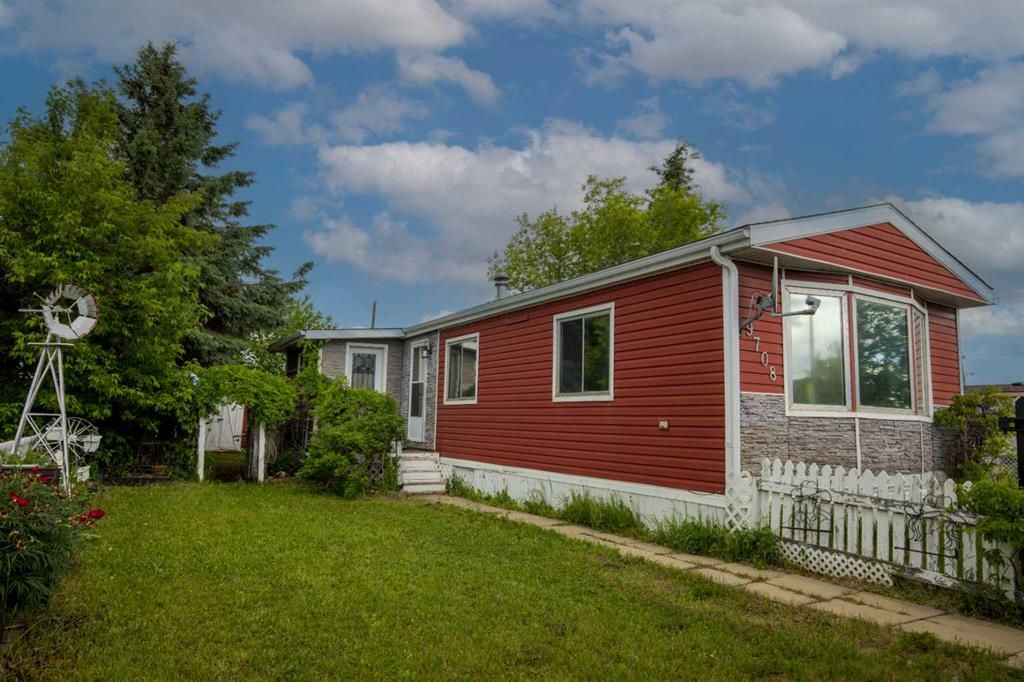 9708 104 Avenue - Photo 1