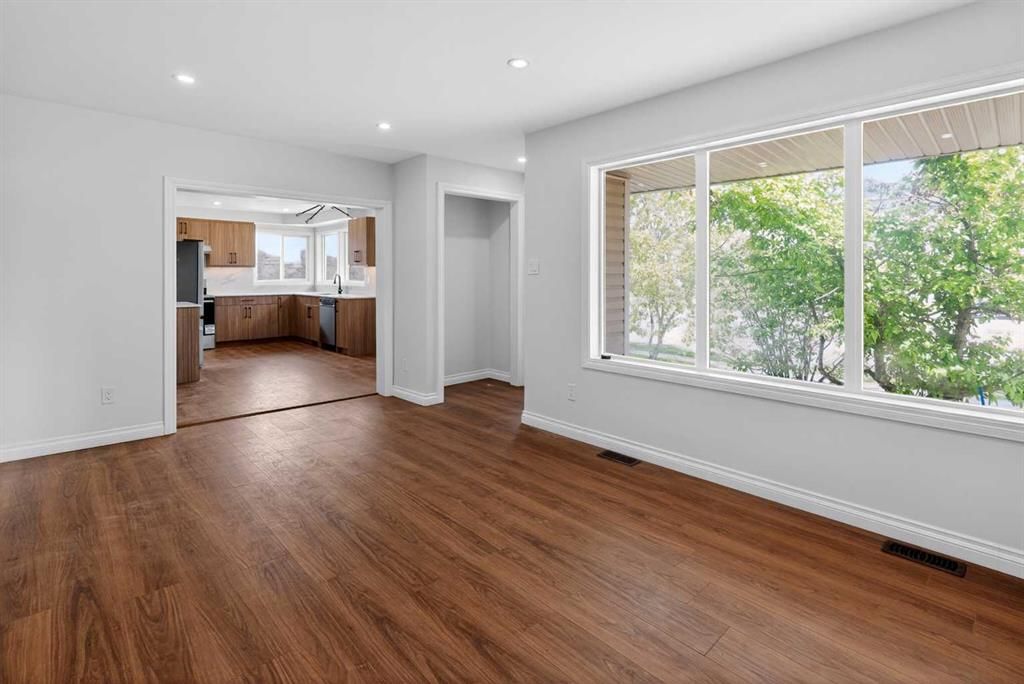 9204 100 Street  - Photo 8