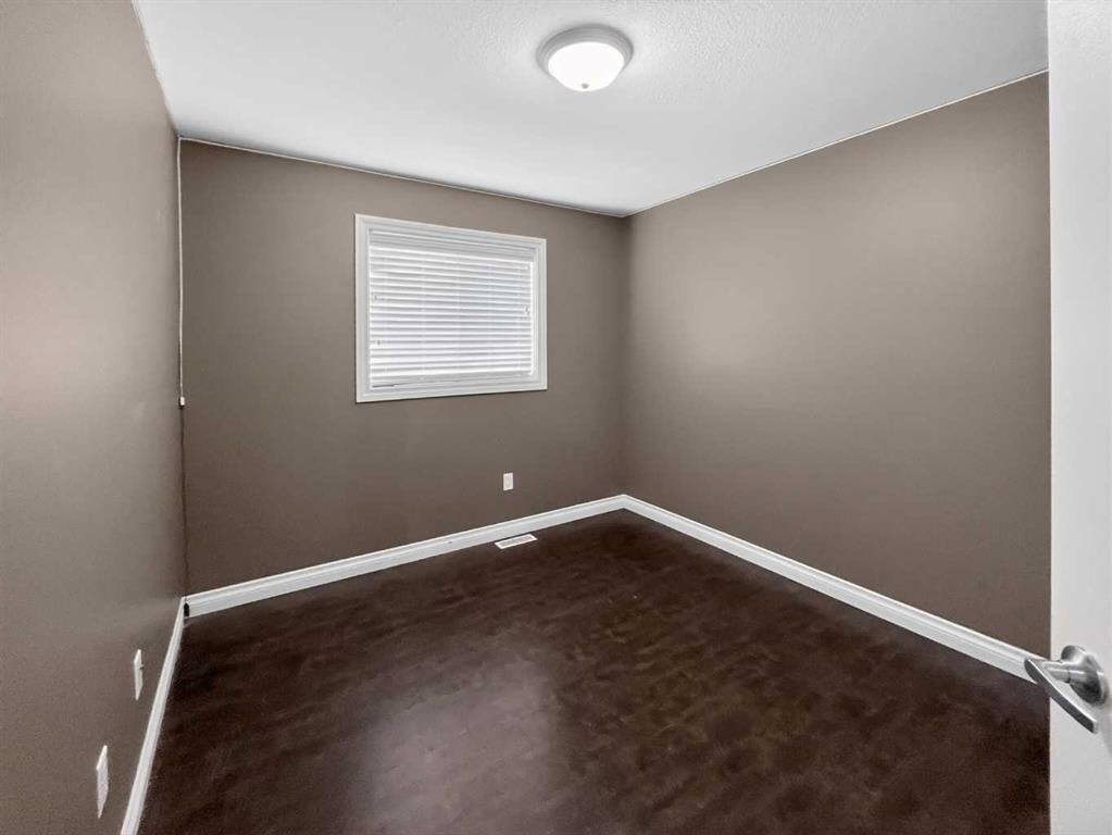 10256 85 Street  - Photo 11