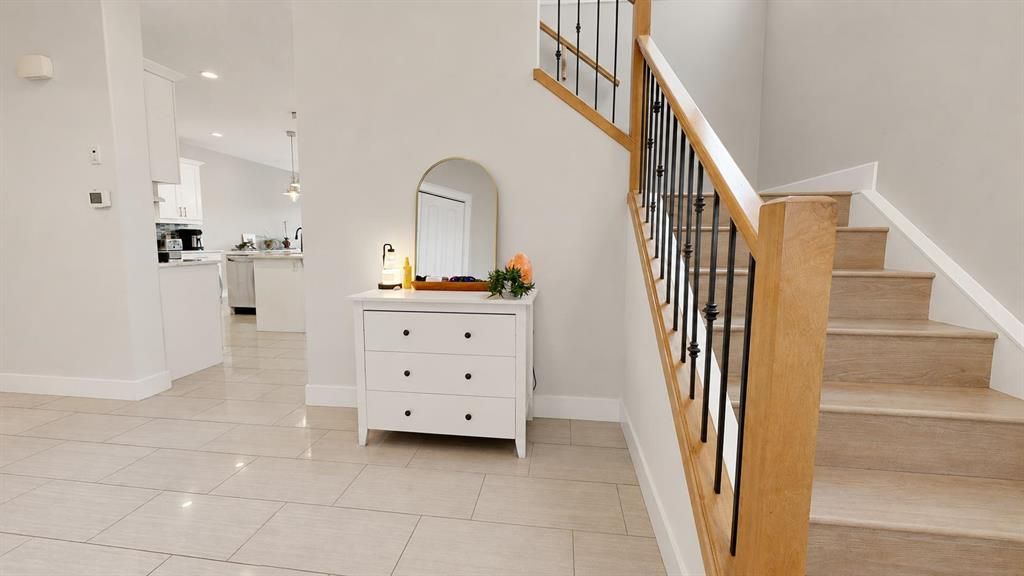 7438 91 Street  - Photo 3