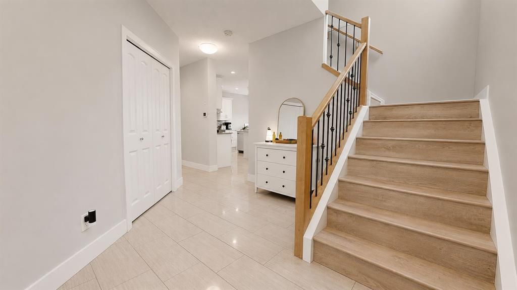7438 91 Street  - Photo 4
