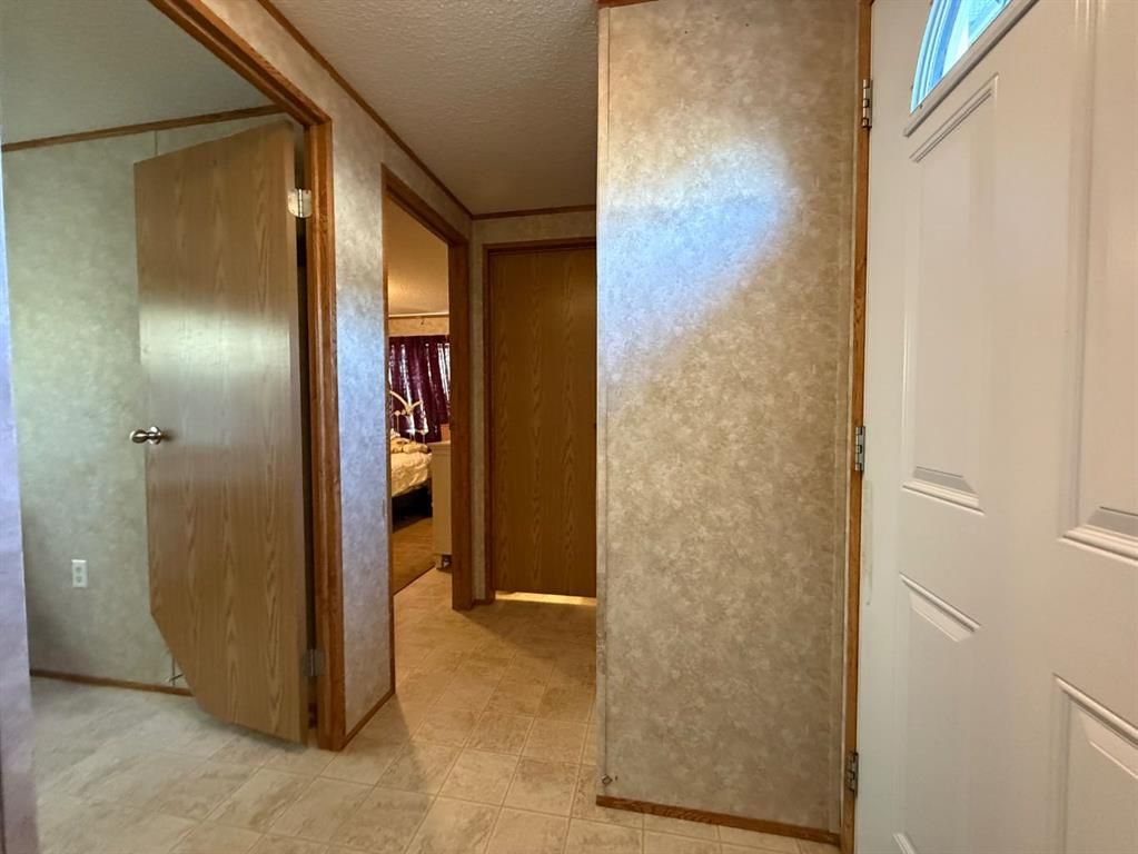 9005 90 Avenue  - Photo 4