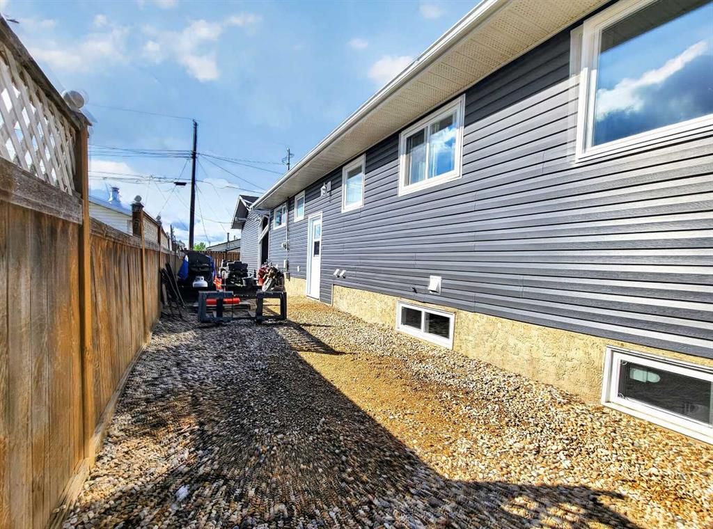 9704 94 Avenue  - Photo 42