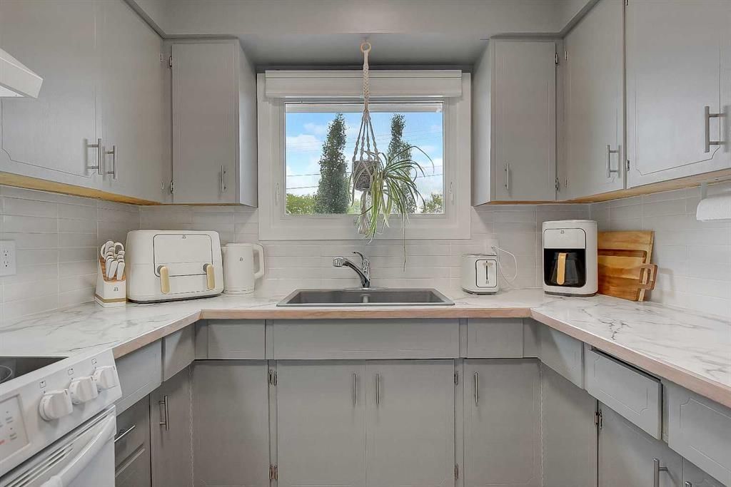11219 92B Street  - Photo 16