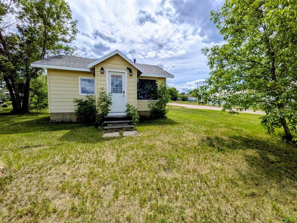 4824 47 Avenue  - Photo 3