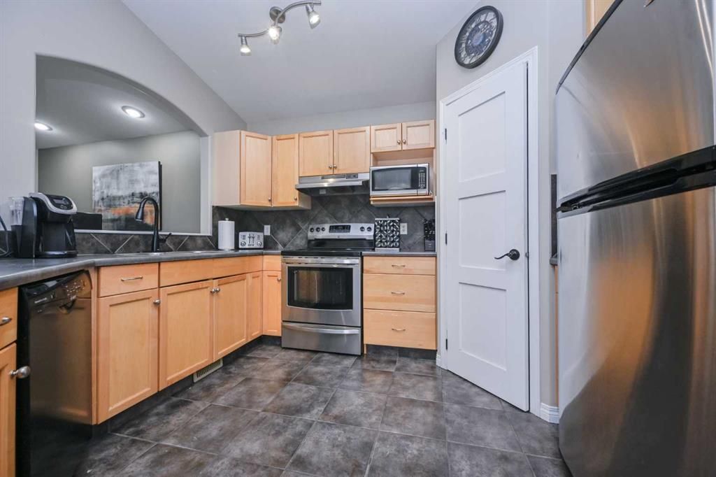 73 Pinnacle Avenue  - Photo 3