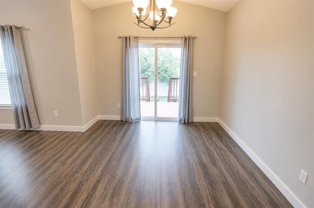 8722 Willow Drive  - Photo 9