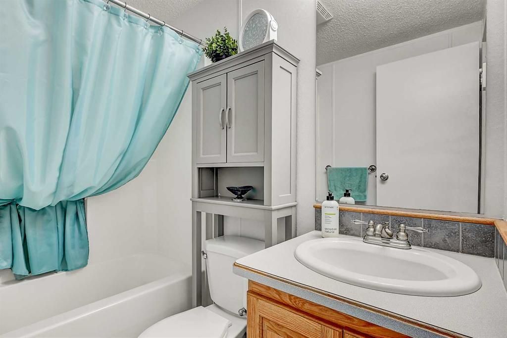 653 Carley Close   - Photo 21