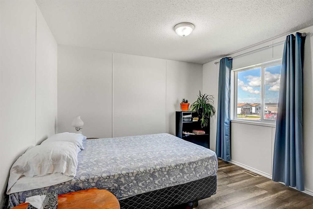 653 Carley Close   - Photo 22