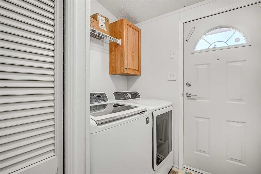 653 Carley Close   - Photo 24