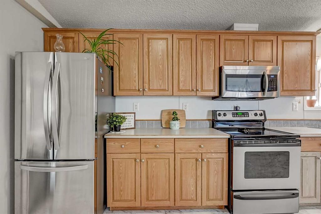 653 Carley Close   - Photo 5