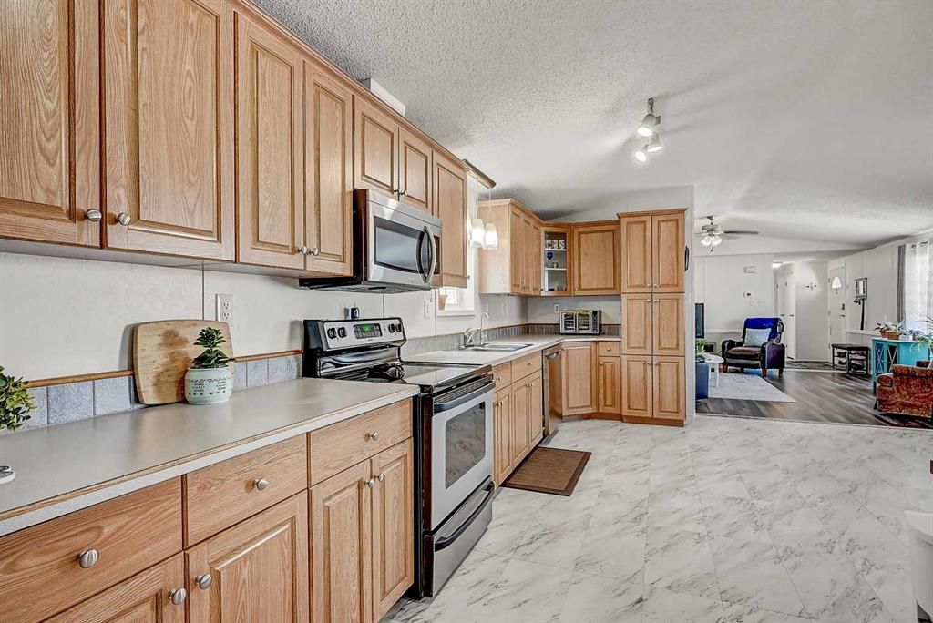 653 Carley Close   - Photo 6