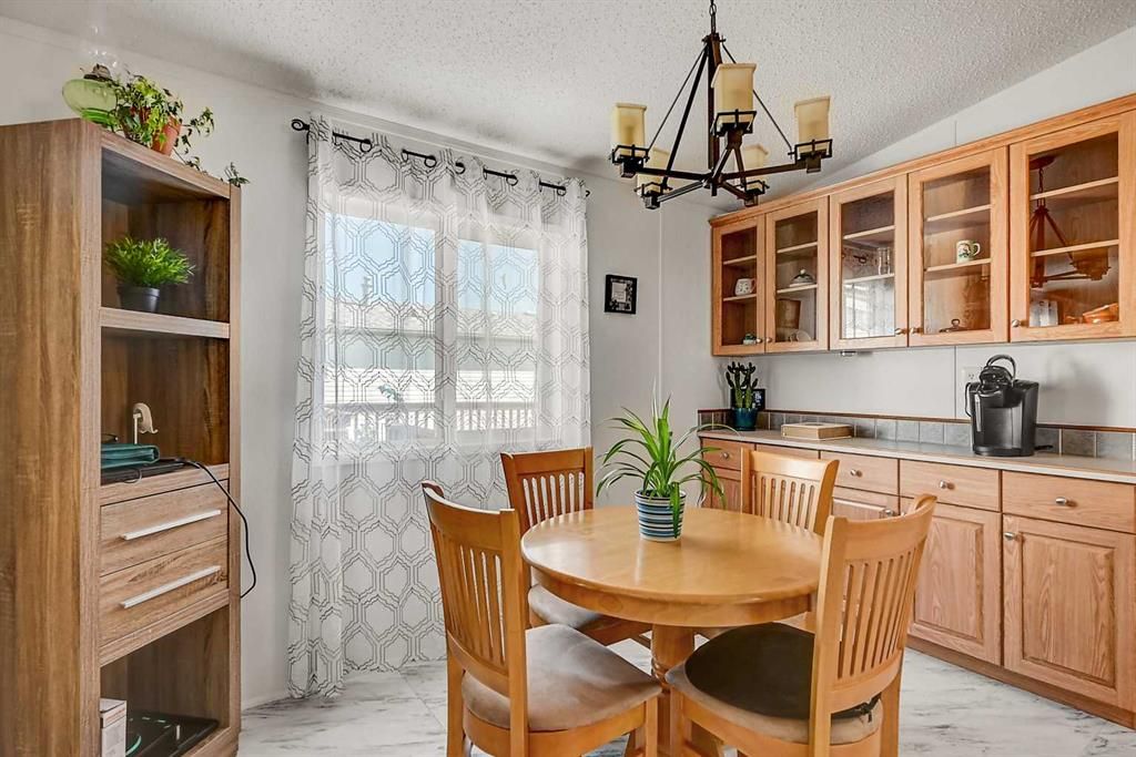 653 Carley Close   - Photo 7