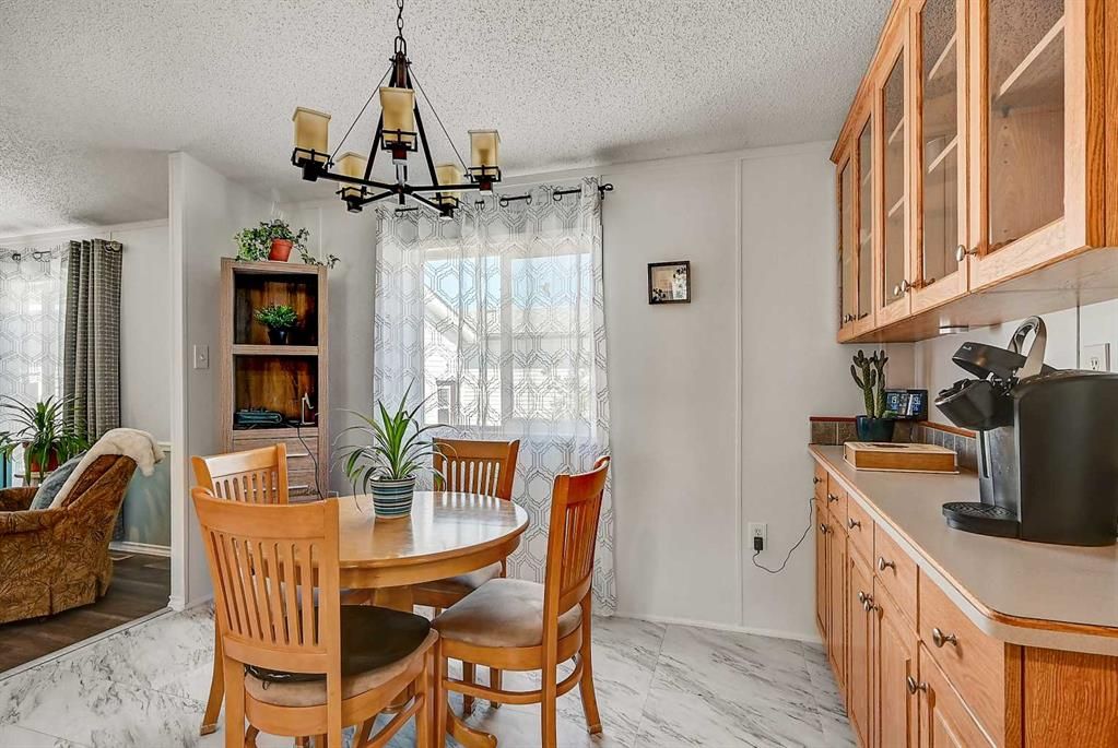653 Carley Close   - Photo 8