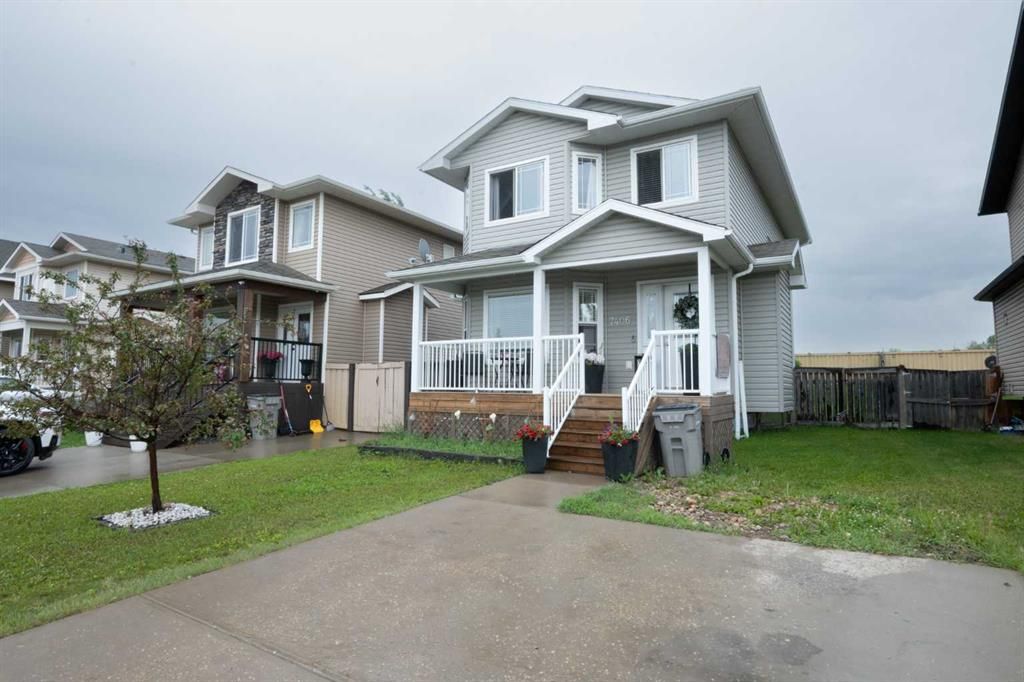 7406 91 Street - Photo 1