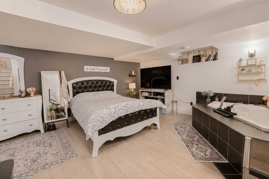 7406 91 Street  - Photo 20