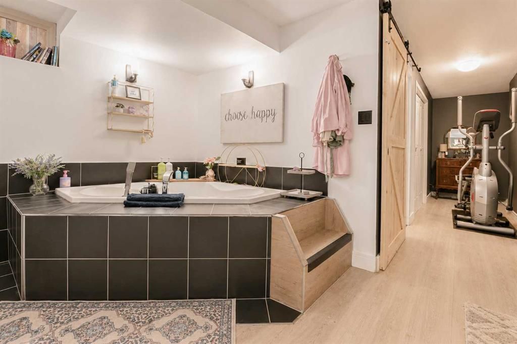 7406 91 Street  - Photo 21