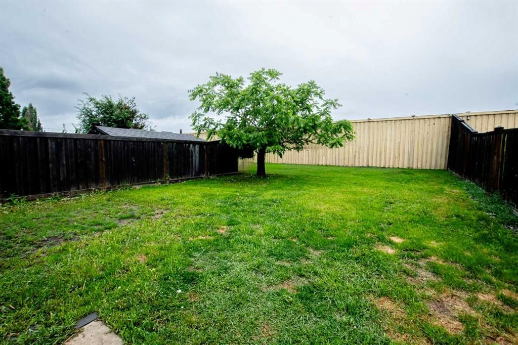 7406 91 Street  - Photo 23