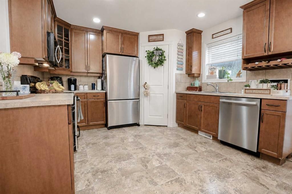 7406 91 Street  - Photo 8