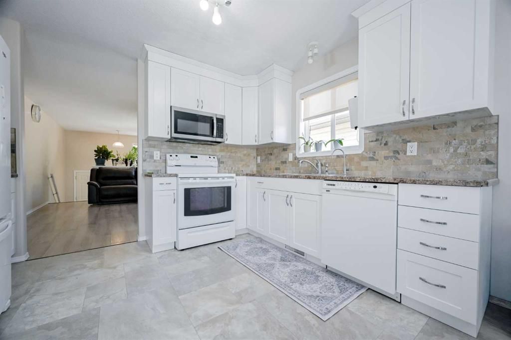 10626 Royal Oaks Drive  - Photo 10