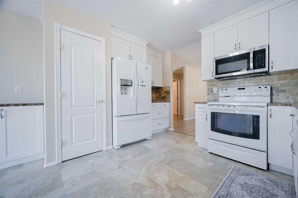 10626 Royal Oaks Drive  - Photo 11