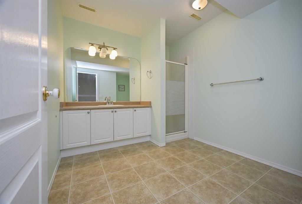 10626 Royal Oaks Drive  - Photo 22