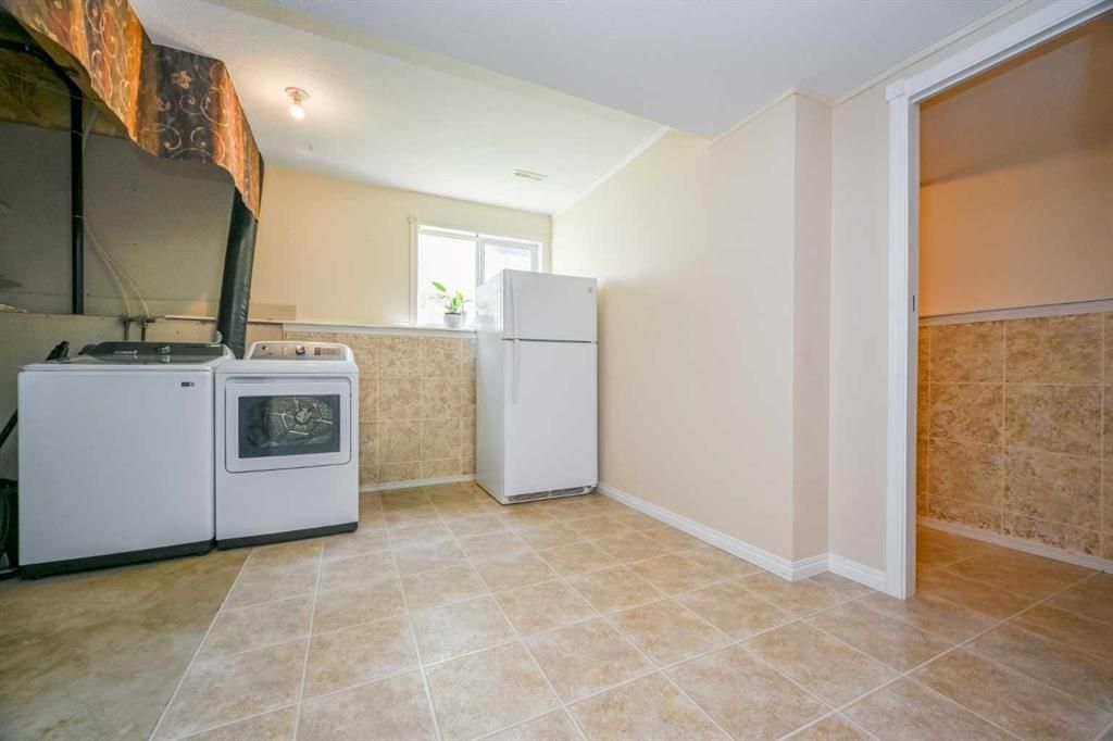 10626 Royal Oaks Drive  - Photo 24