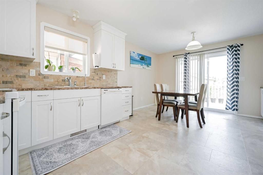 10626 Royal Oaks Drive  - Photo 9