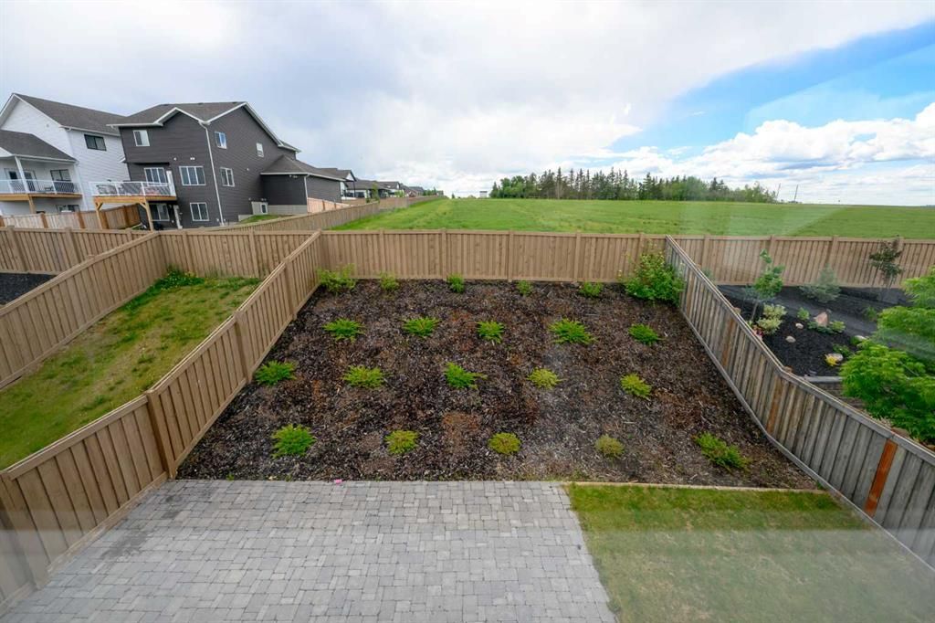 10717 150 Avenue  - Photo 4