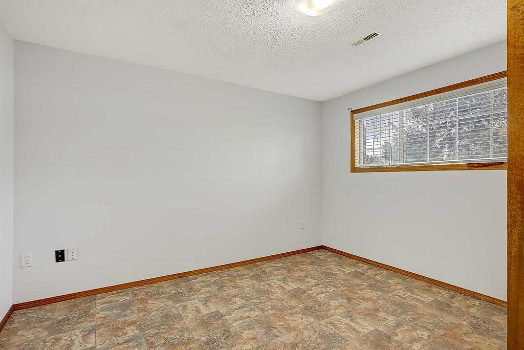 10315 Michaelis Boulevard  - Photo 25