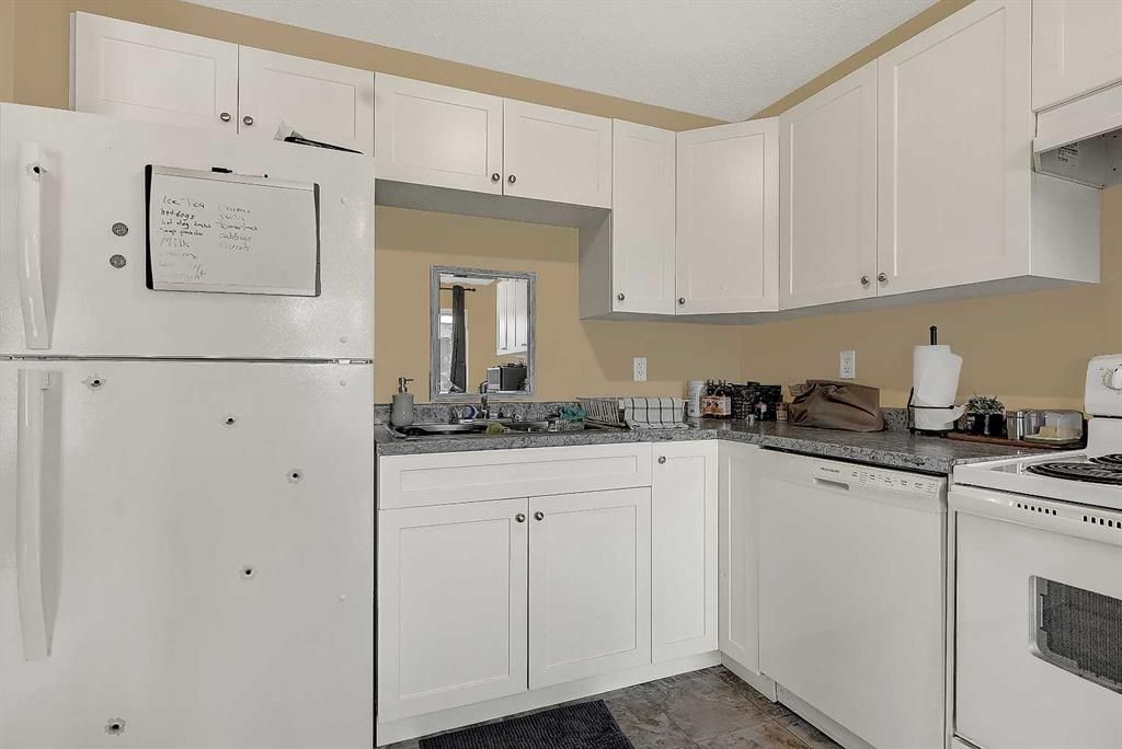 9904 71A Avenue  - Photo 10