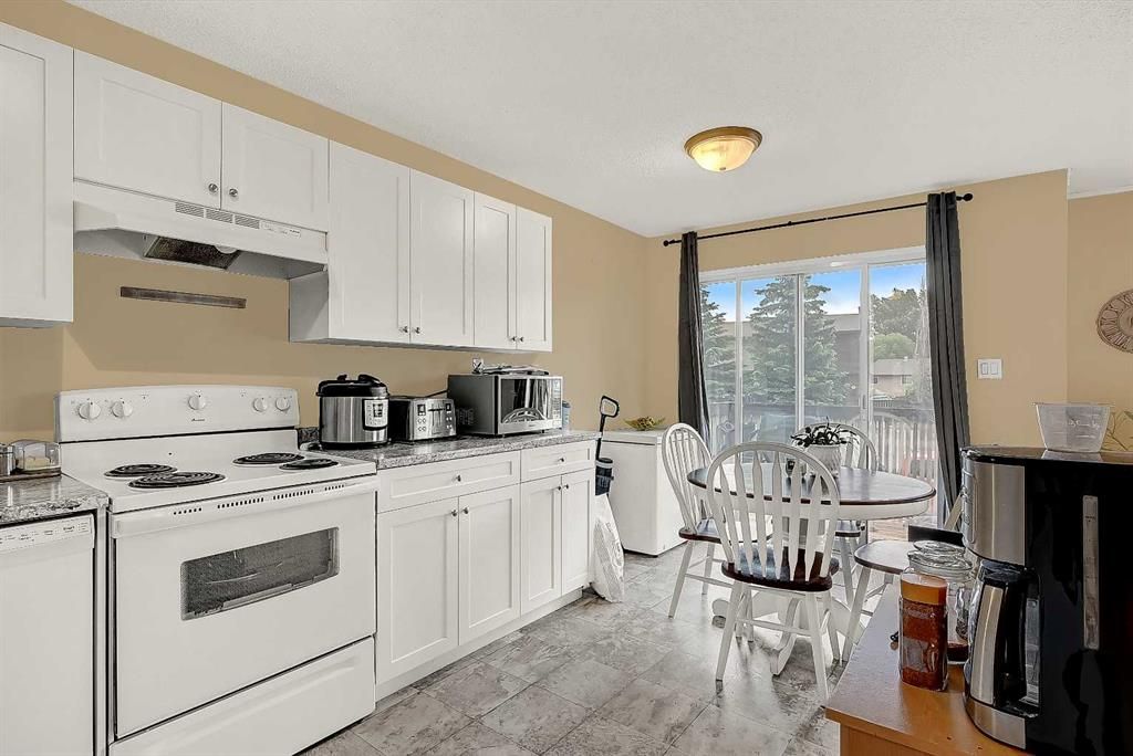 9904 71A Avenue  - Photo 11