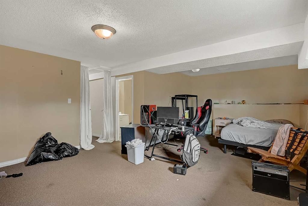 9904 71A Avenue  - Photo 18