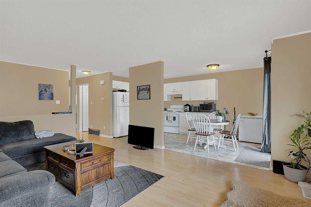 9904 71A Avenue  - Photo 5