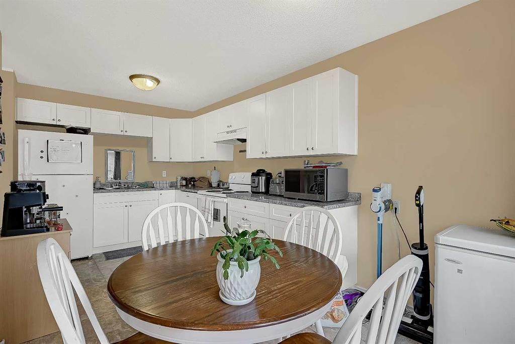 9904 71A Avenue  - Photo 7