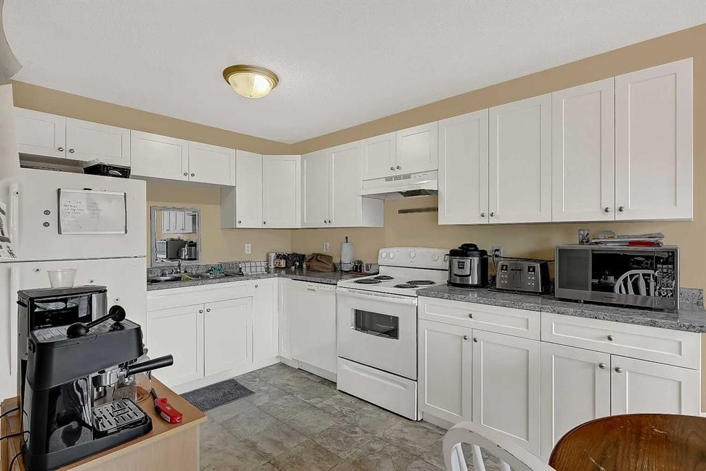 9904 71A Avenue  - Photo 8