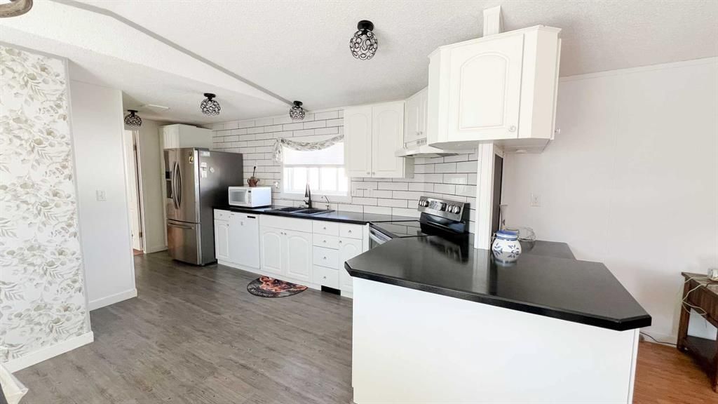 119 Clark Crescent   - Photo 3