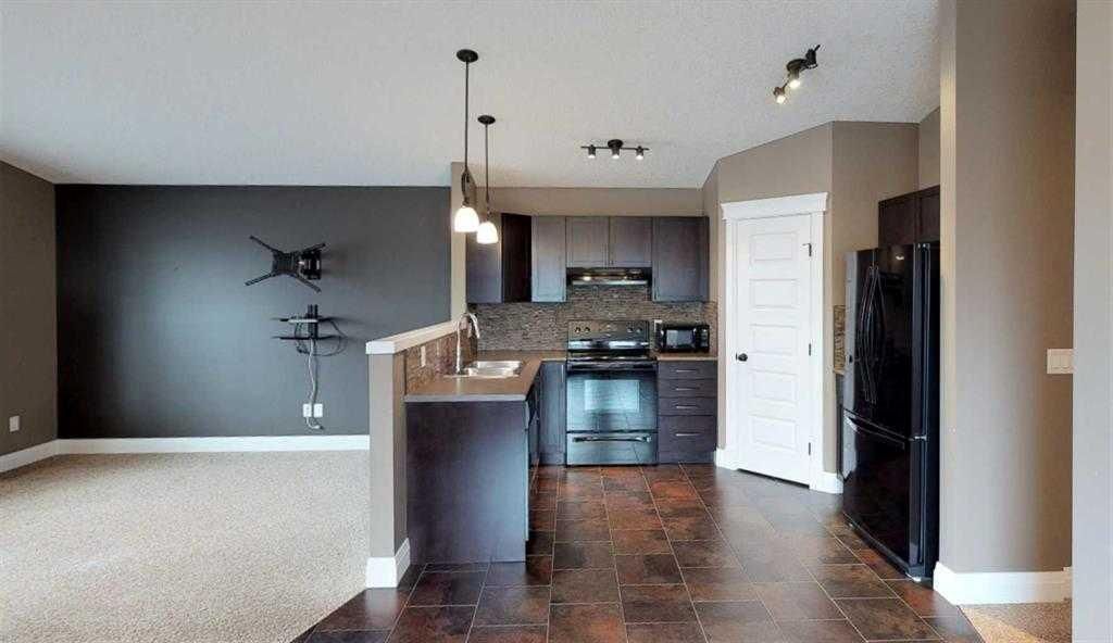 A &amp; B, 9302 100 Avenue  - Photo 10