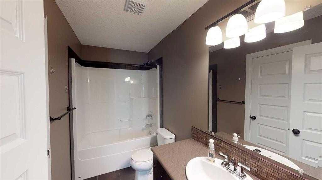 A &amp; B, 9302 100 Avenue  - Photo 13